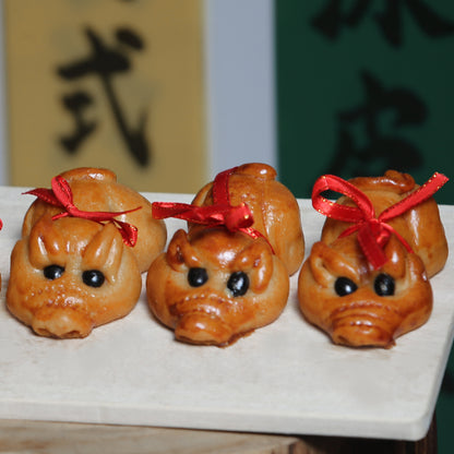 Golden Piglet（Lotus Paste)  |  金猪公仔饼 (莲蓉）